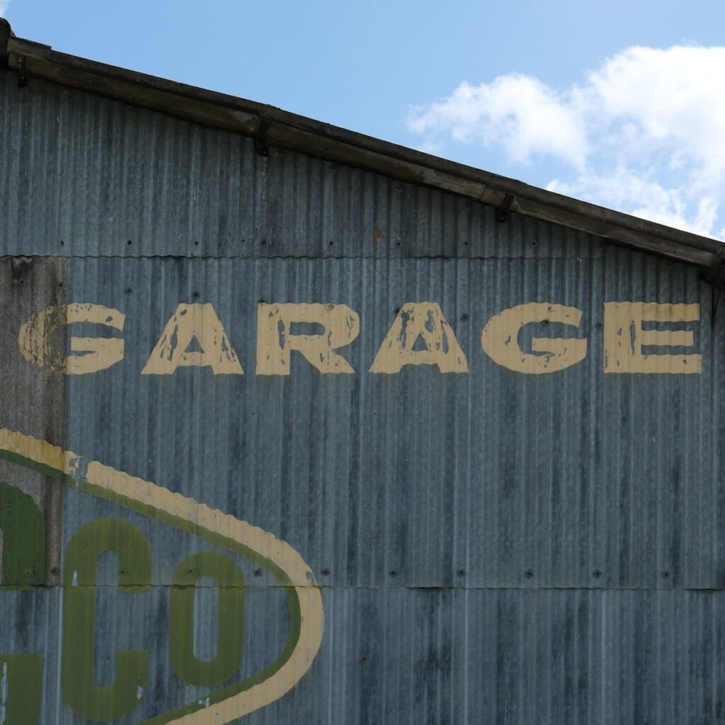 a sign on the side of a building that says garage
